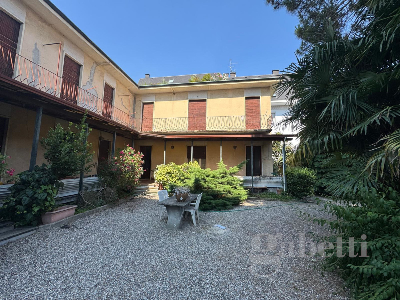 Casa indipendente con giardino a Busto Arsizio