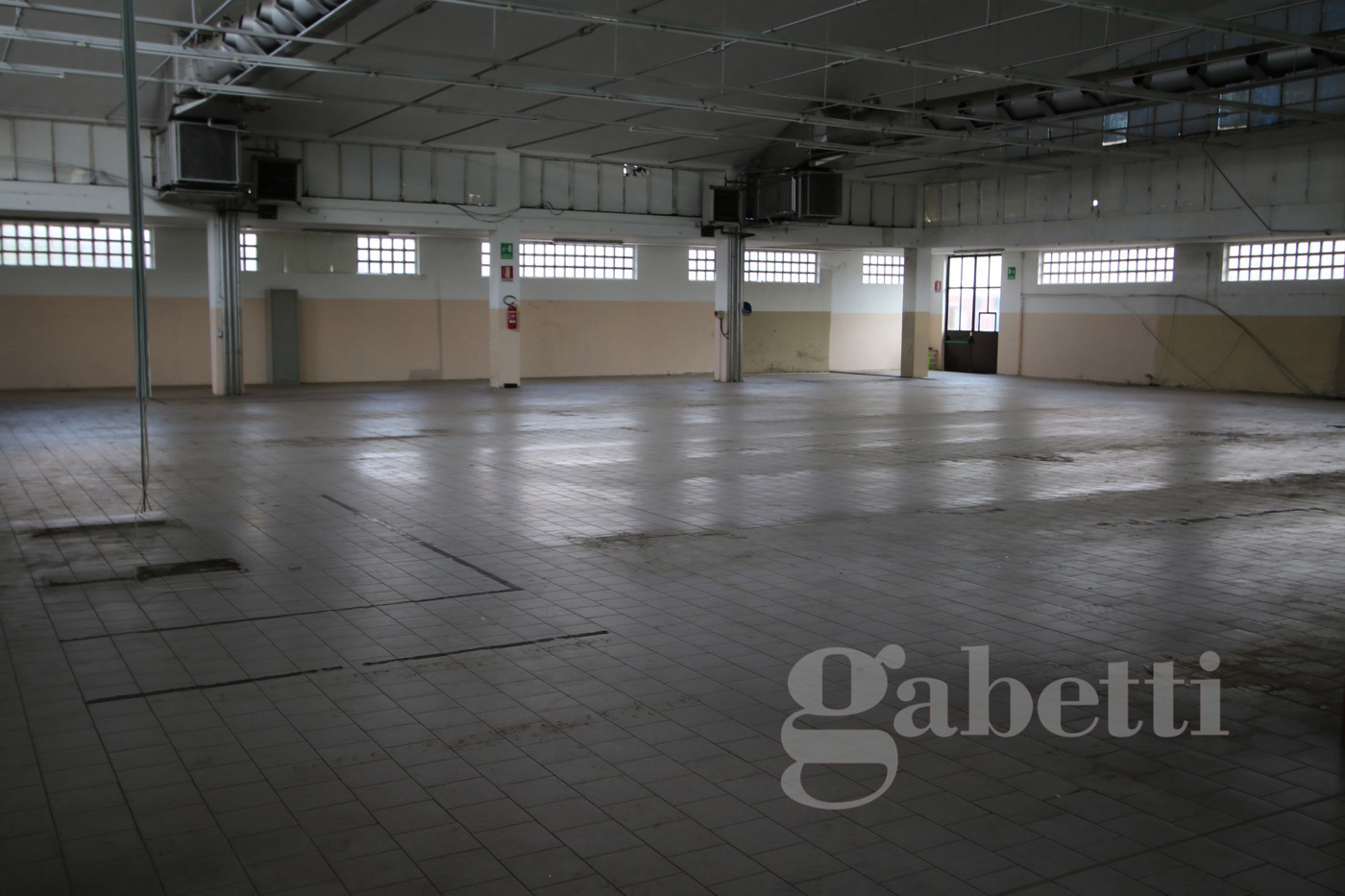 Capannone con box doppio a Olgiate Olona