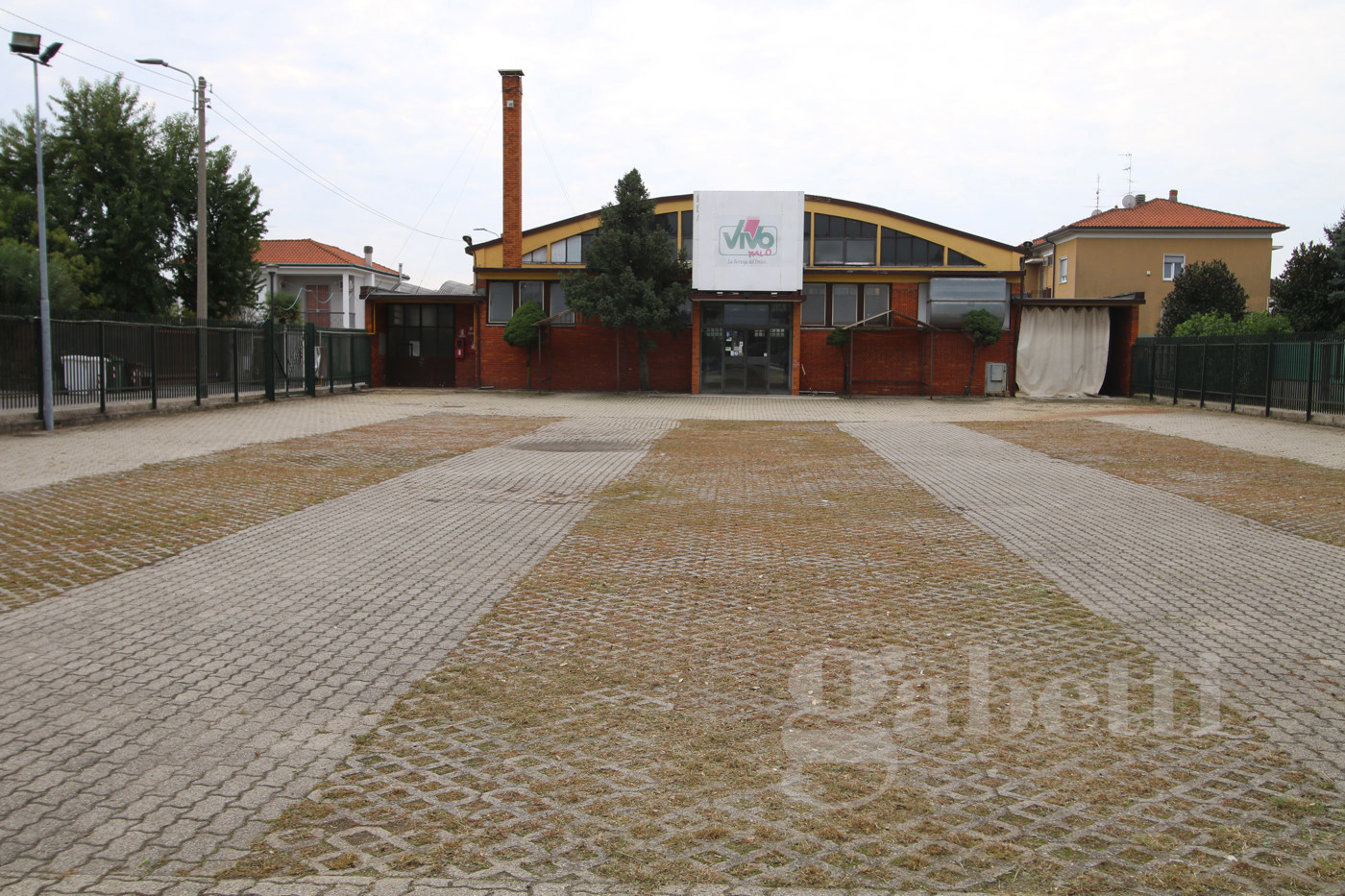 Capannone con box doppio a Olgiate Olona