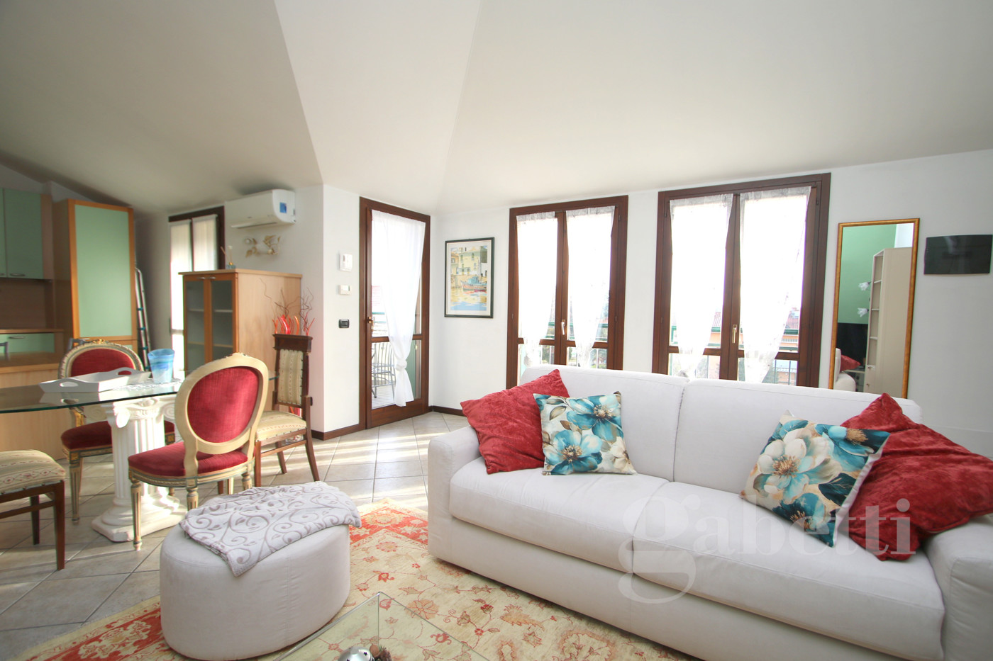 Attico arredato in affitto a Gallarate