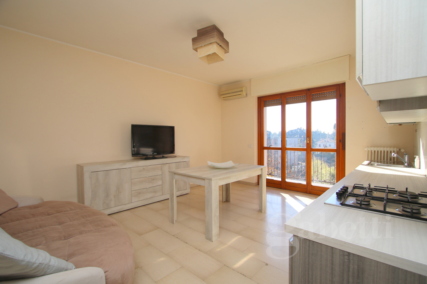 Trilocale arredato in affitto a Busto Arsizio