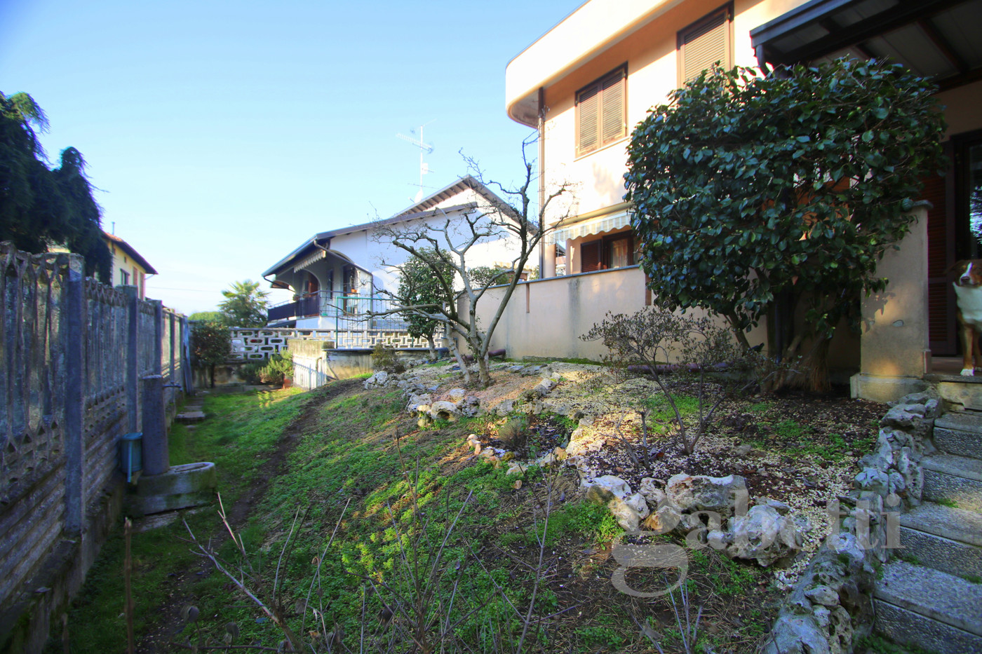 Villa Bifamiliare con giardino a Busto Arsizio