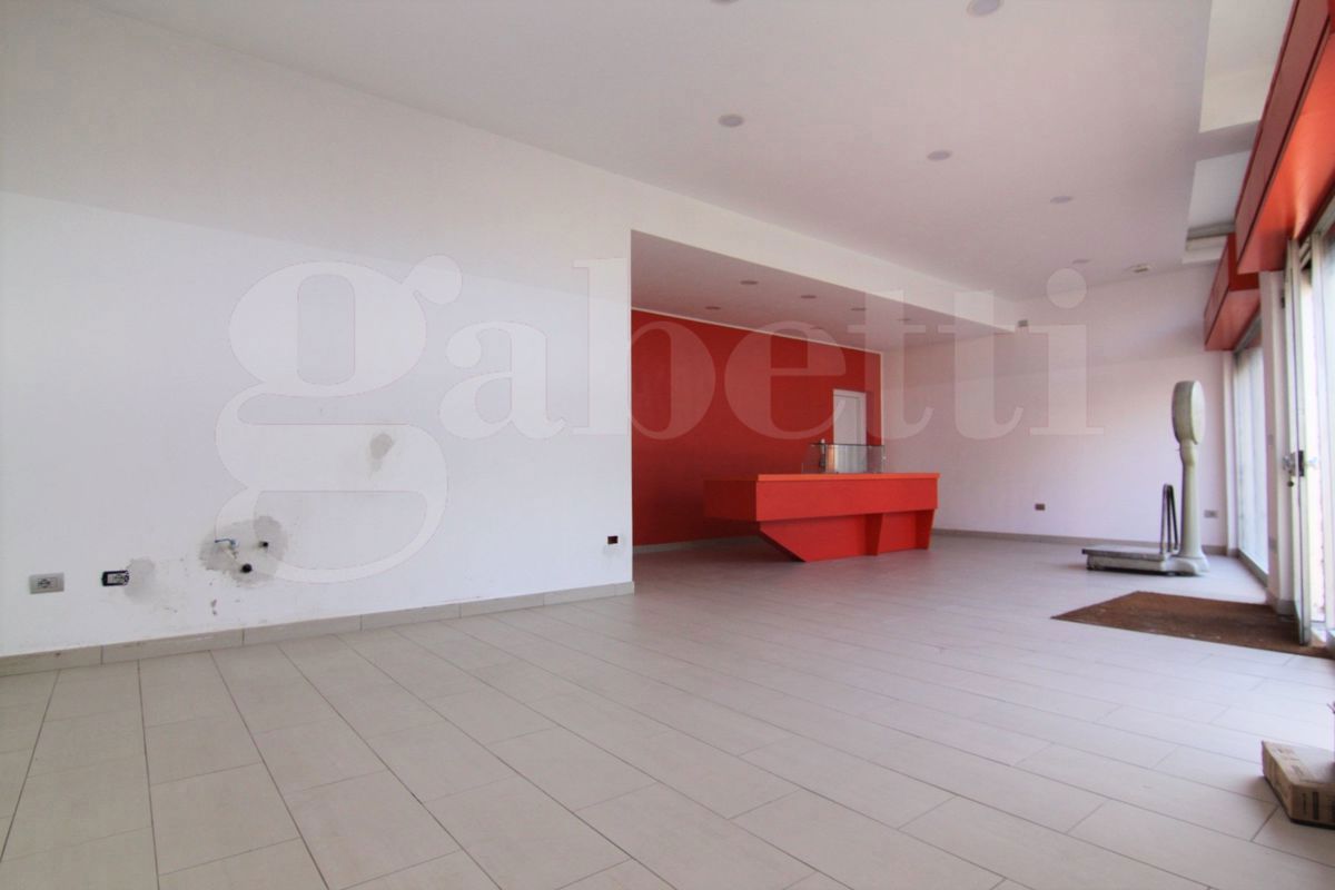 Negozio in affitto a Busto Arsizio