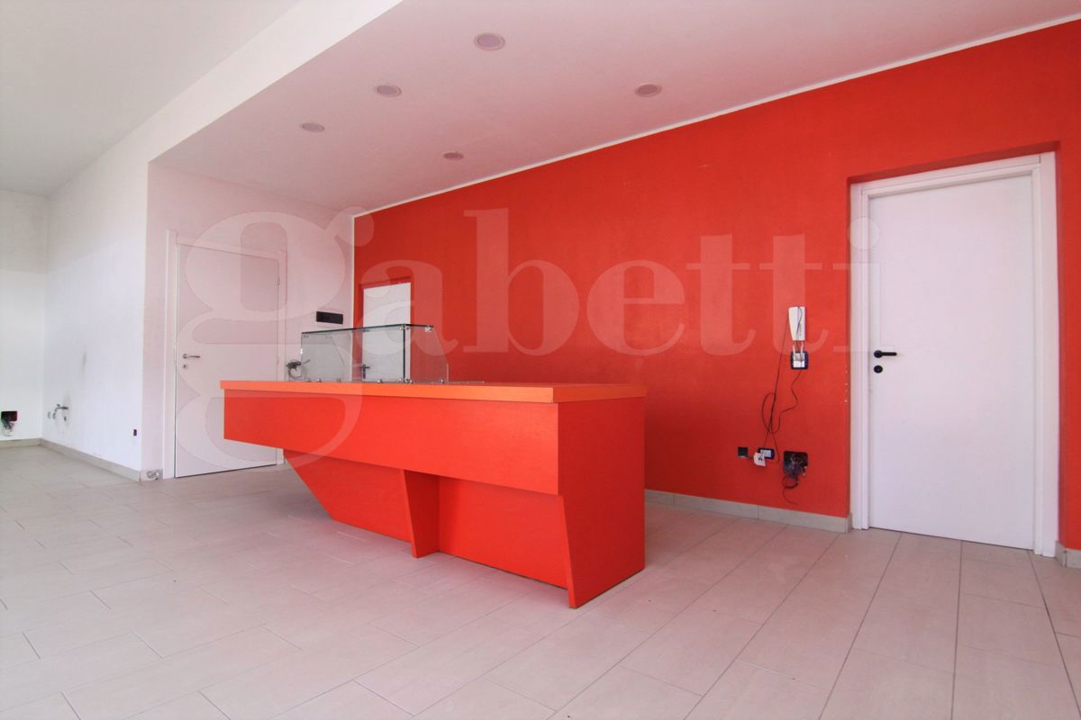 Negozio in affitto a Busto Arsizio