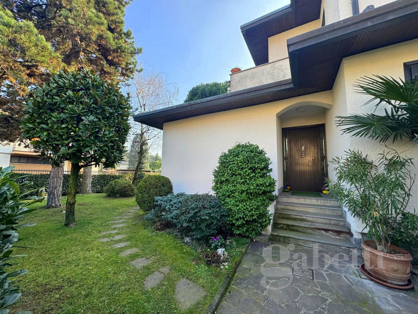 Villa con giardino a Gallarate