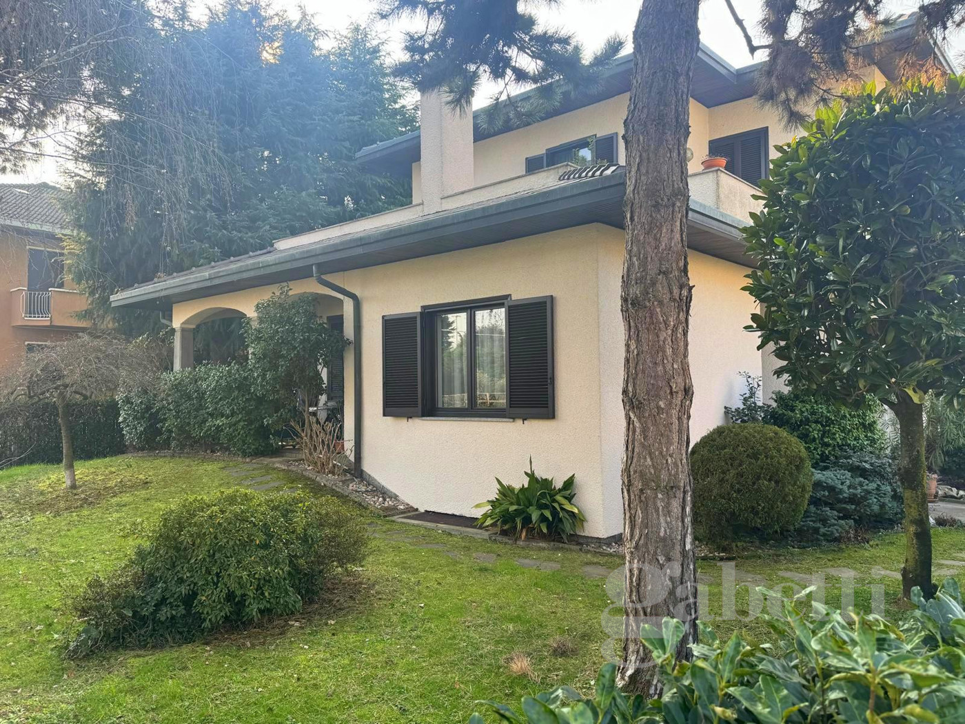 Villa con giardino a Gallarate