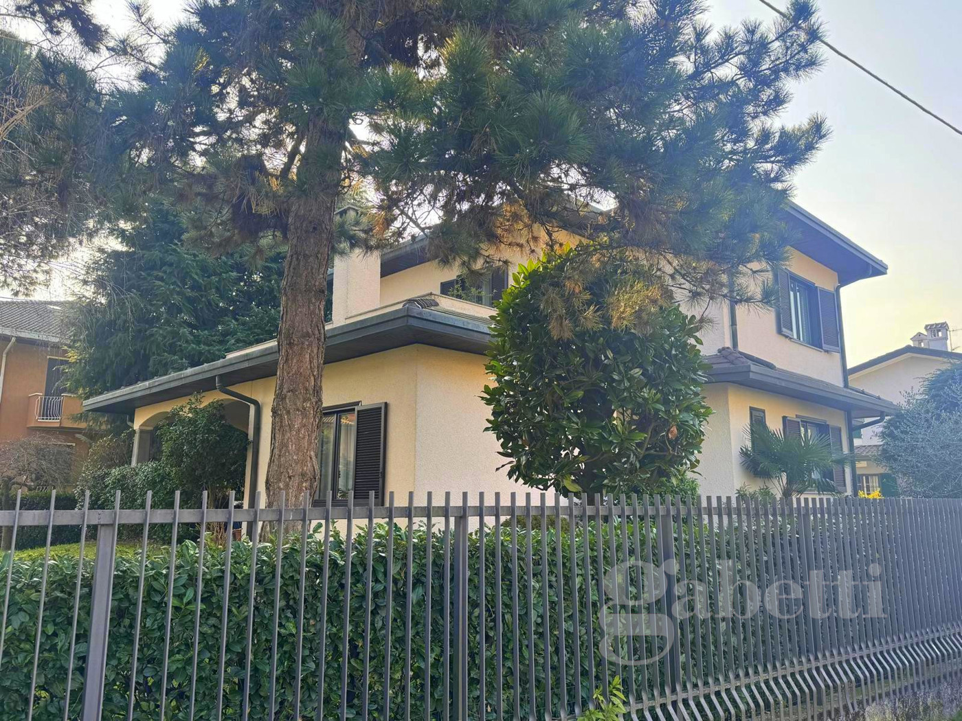 Villa con giardino a Gallarate