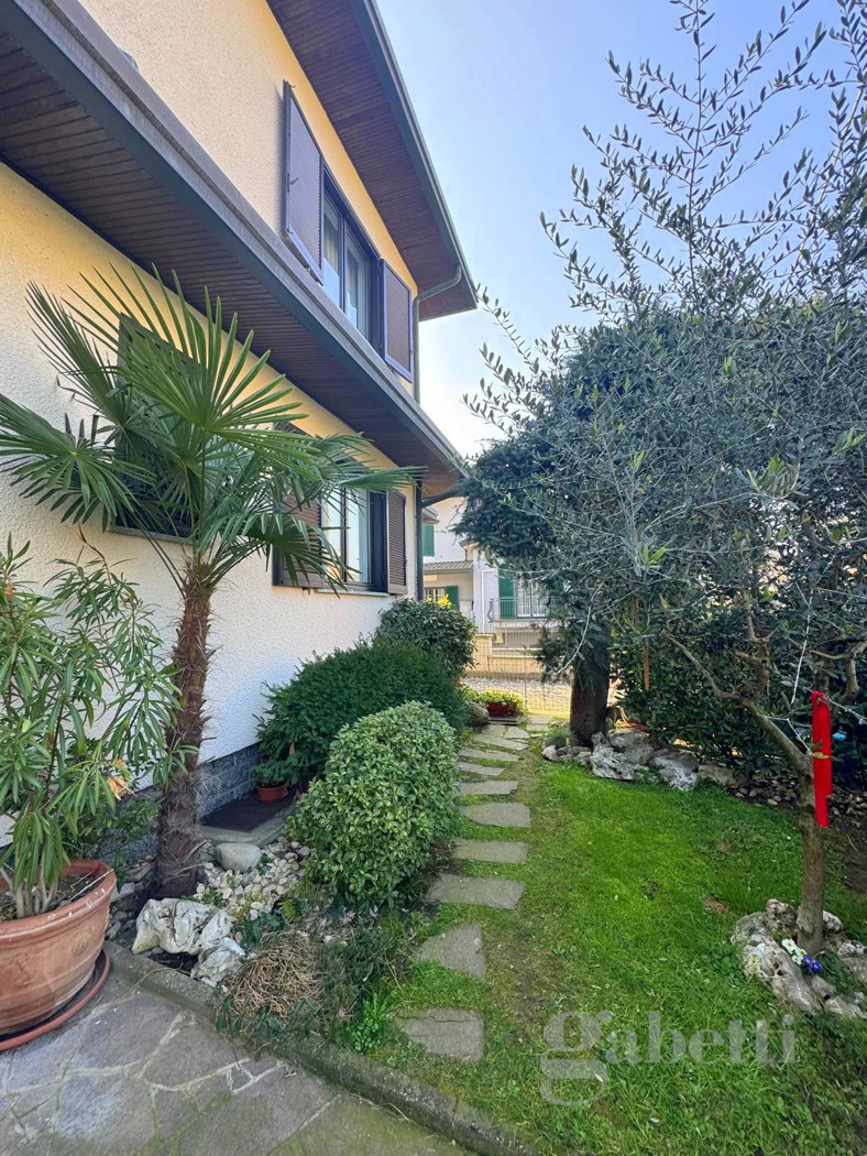 Villa con giardino a Gallarate