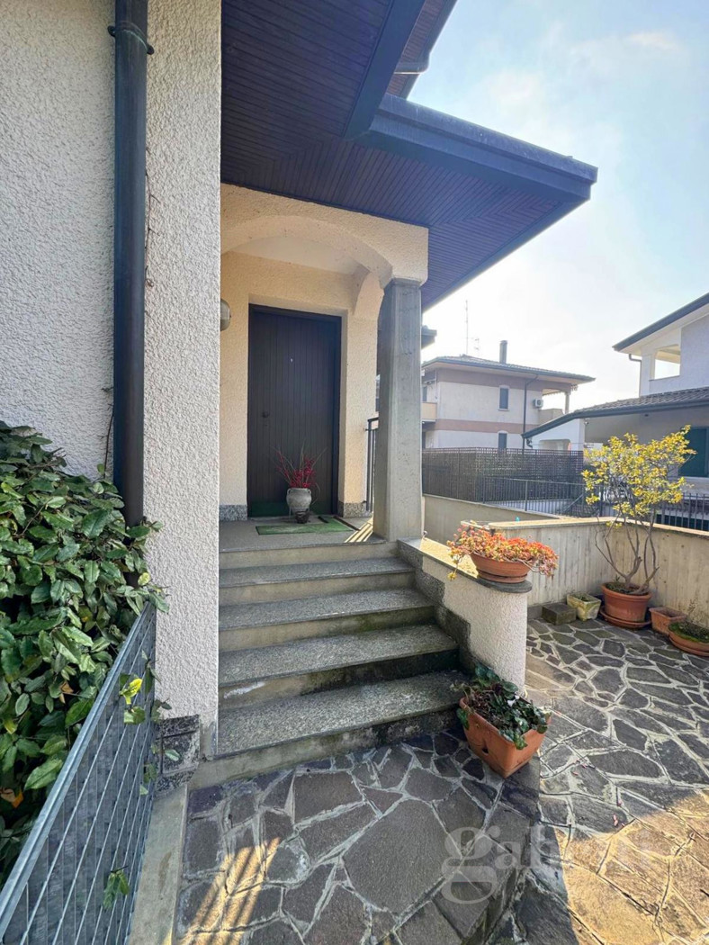 Villa con giardino a Gallarate