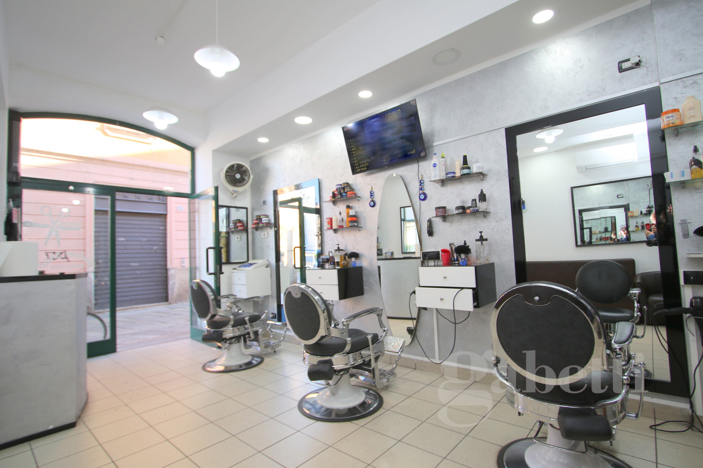 Negozio ristrutturato a Busto Arsizio