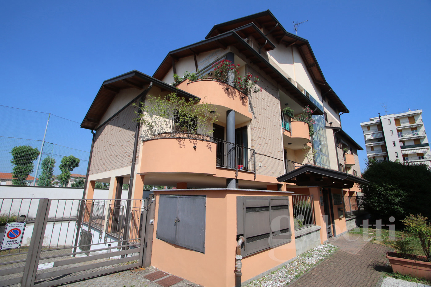Attico arredato in affitto a Busto Arsizio