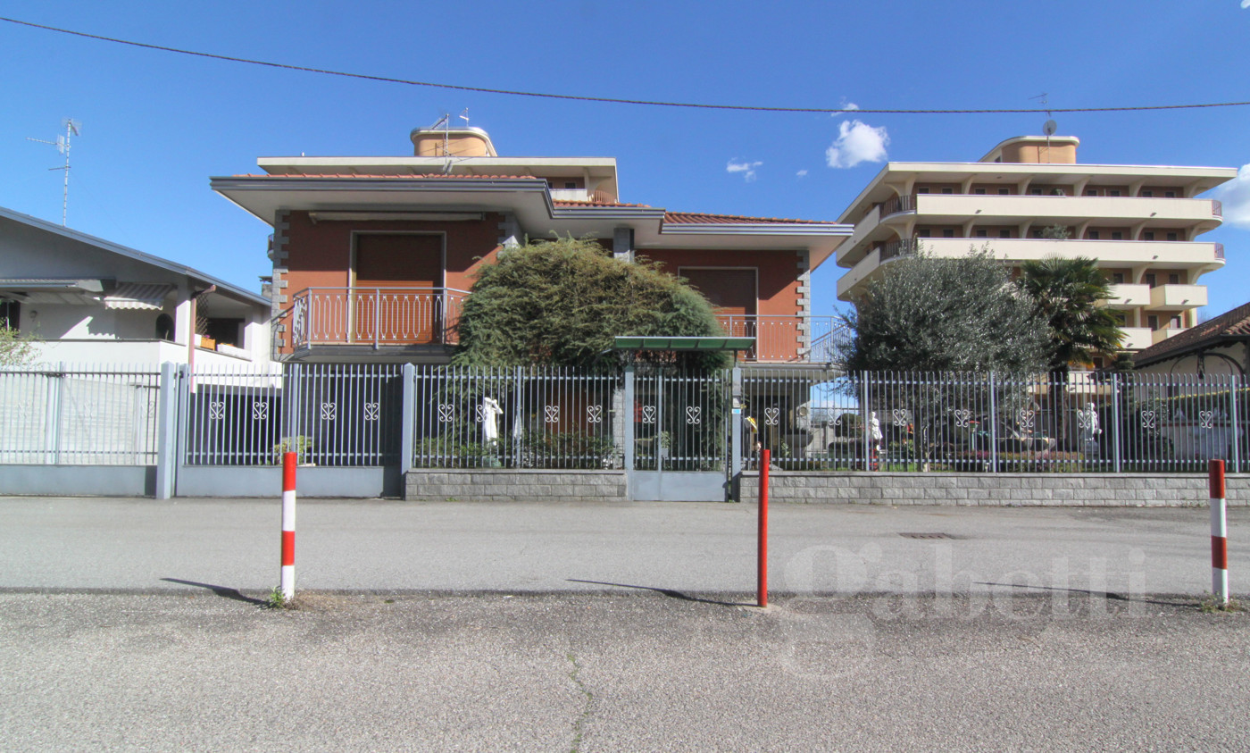 Villa in vendita a Busto Arsizio