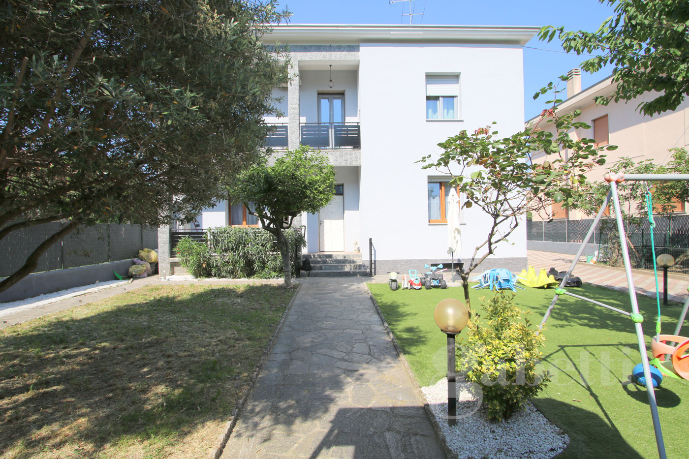 Villa Bifamiliare con box doppio a Busto Arsizio