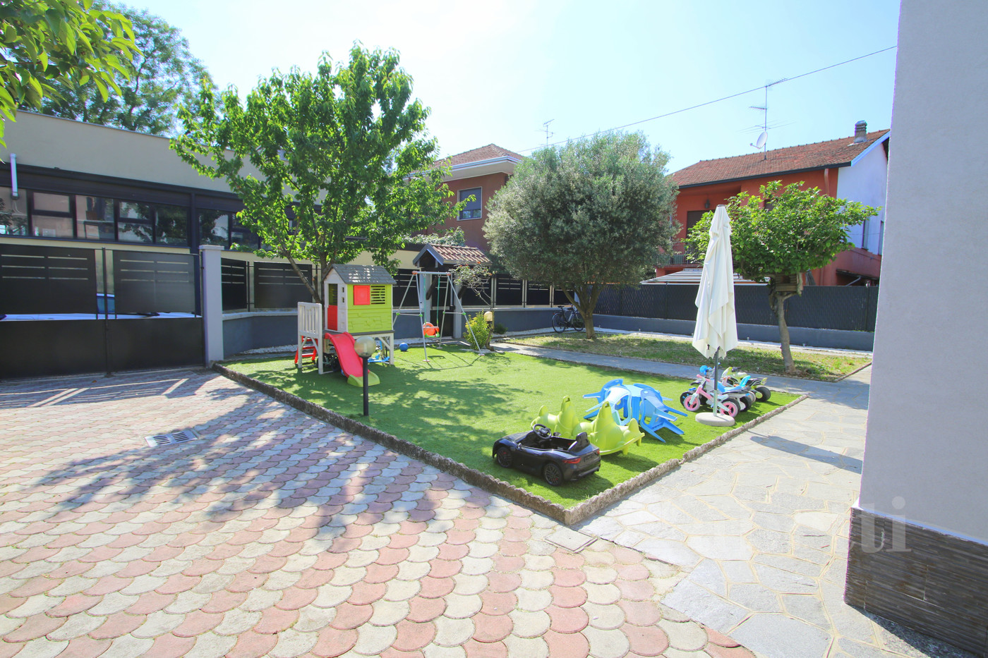 Villa Bifamiliare con box doppio a Busto Arsizio