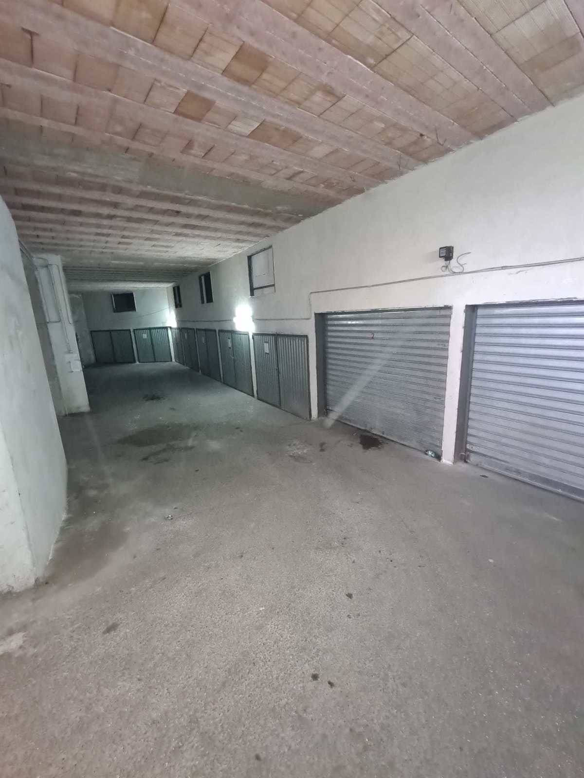 Box/Garage 1200mq in vendita a Casoria