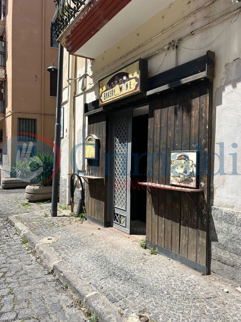 Negozio in vendita a Pozzuoli
