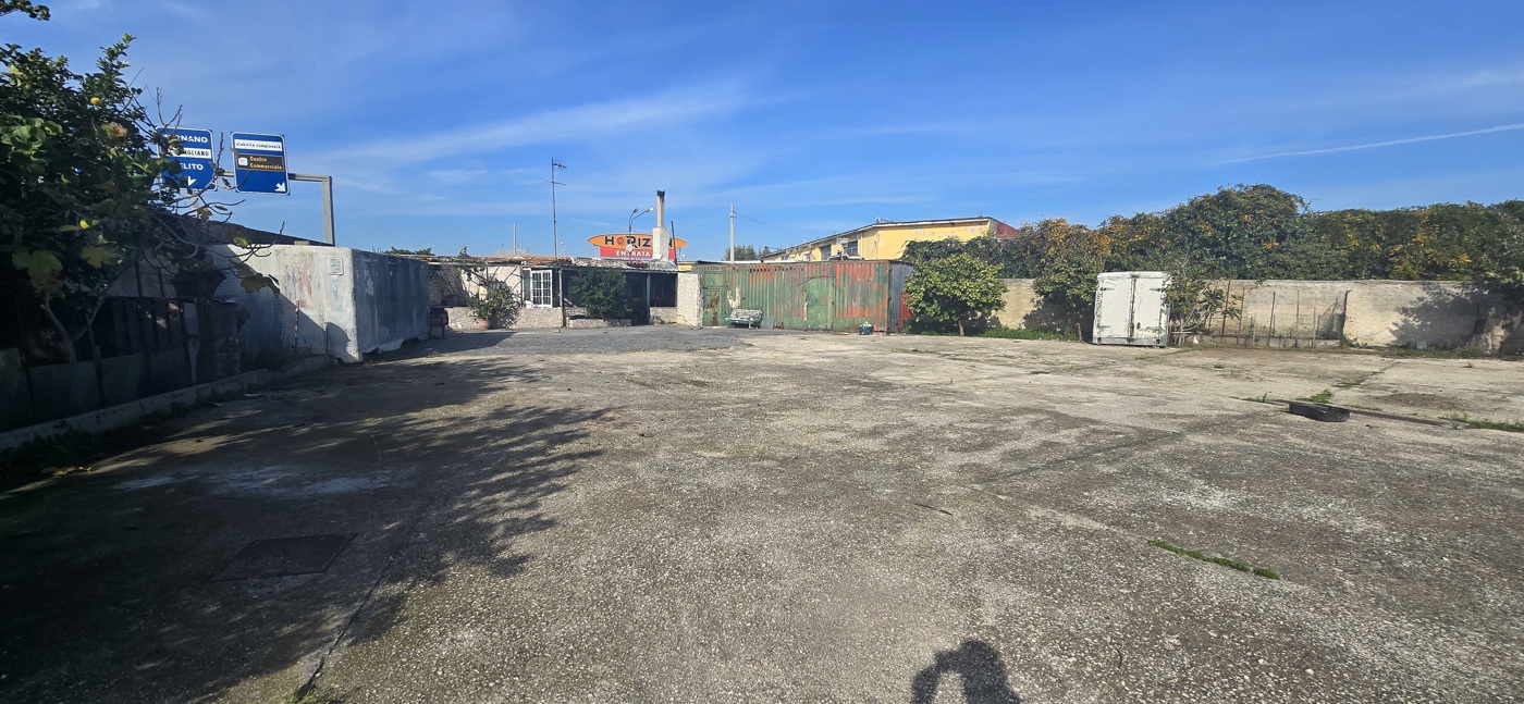 Capannone in vendita a Arzano