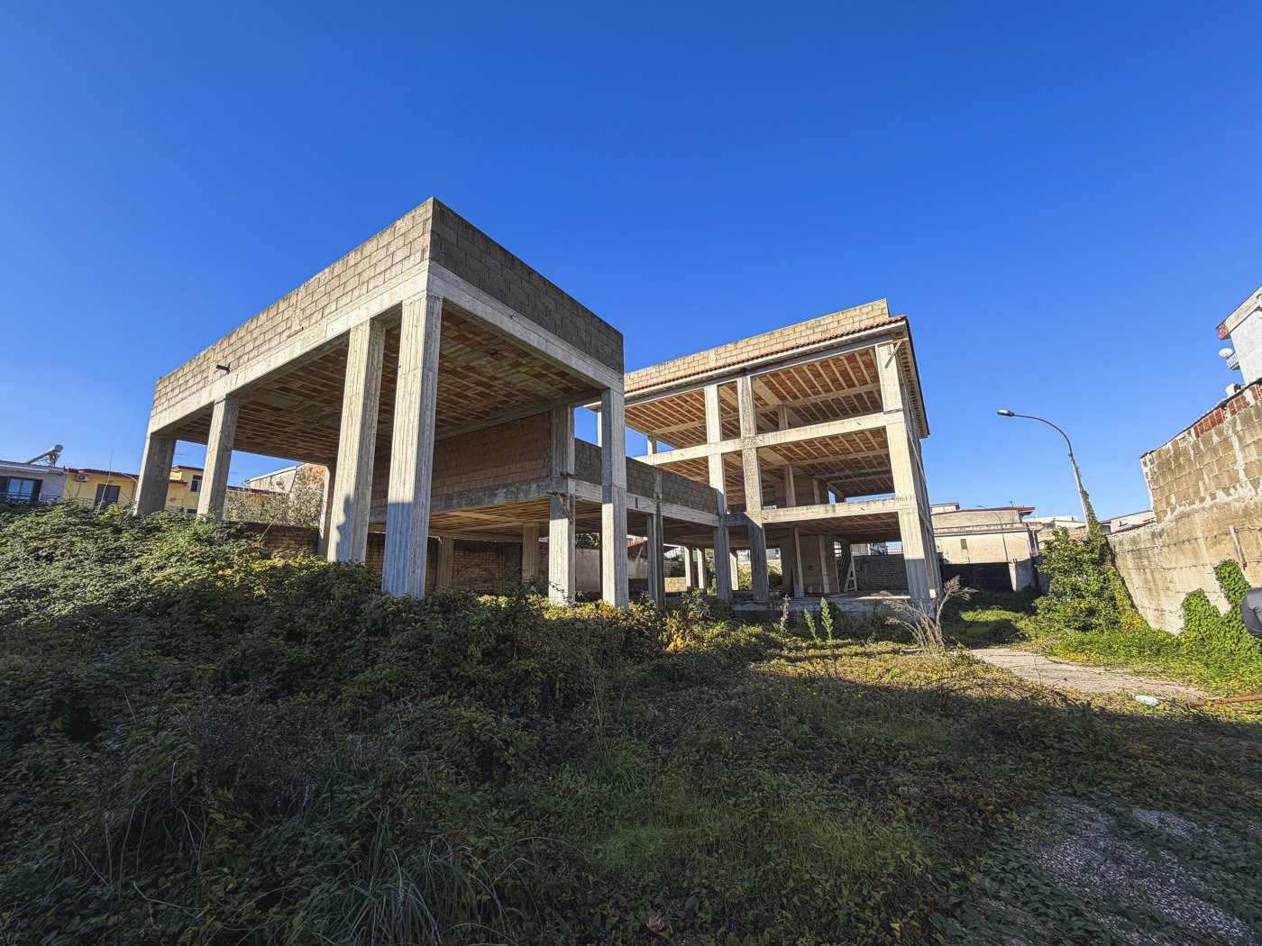 Stabile/Palazzo con box doppio a Casoria