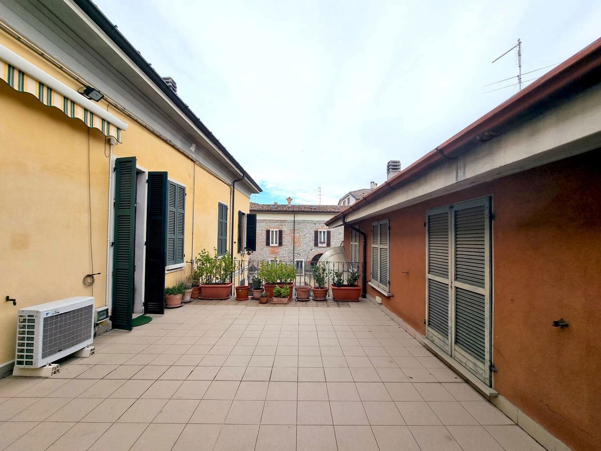 Stabile/Palazzo in vendita a Podenzano