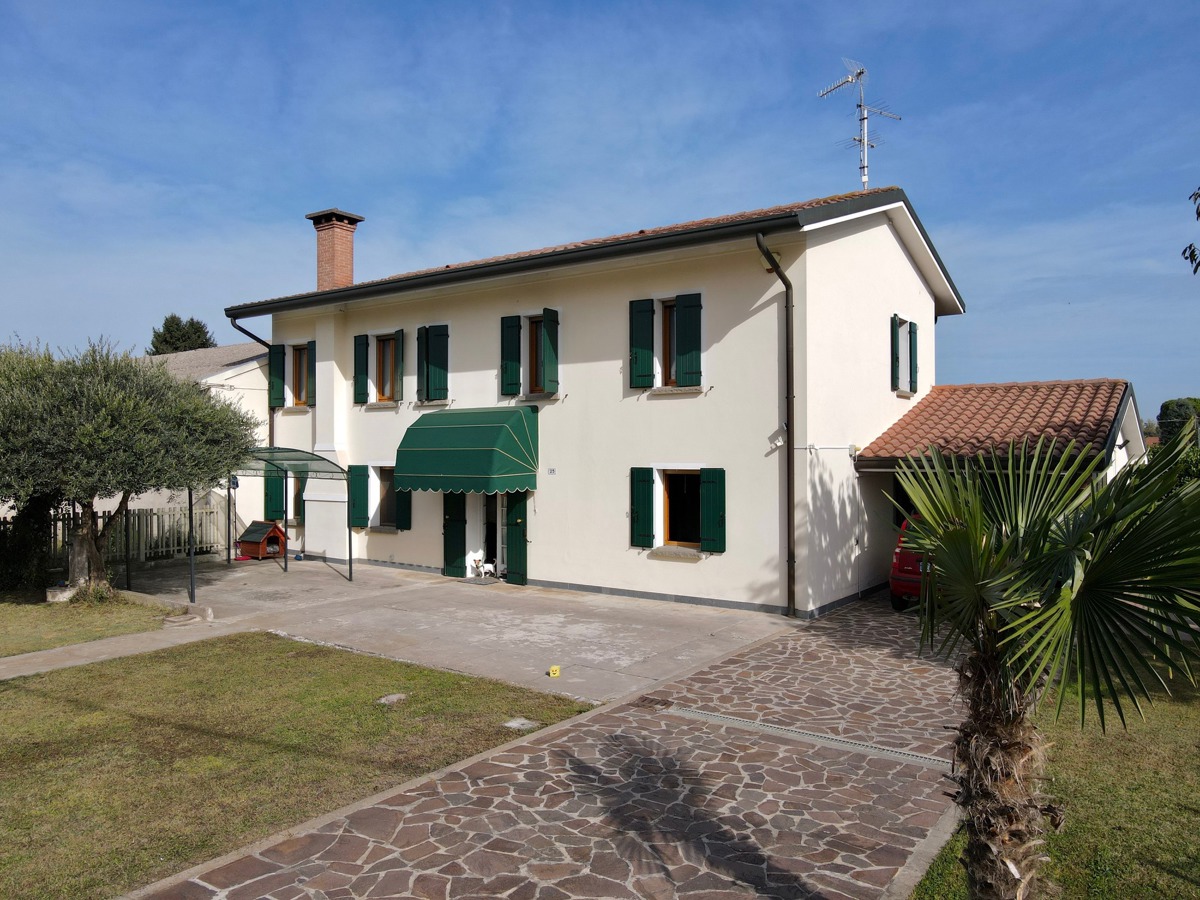 Casa indipendente con giardino a Borgo Veneto