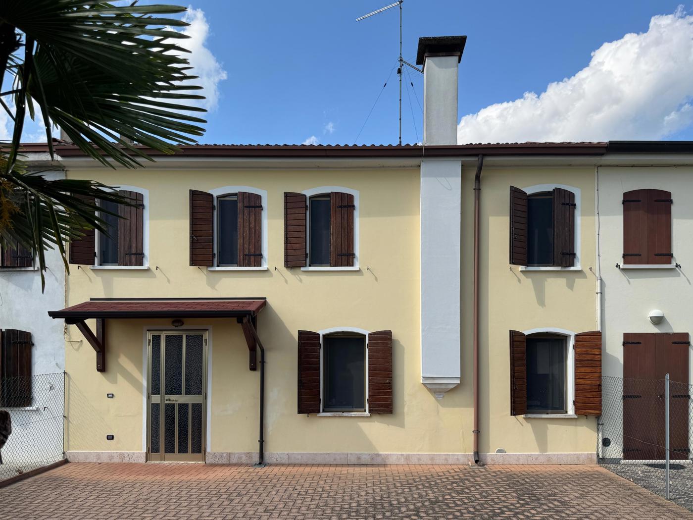 Villetta a schiera con giardino a Casale di Scodosia