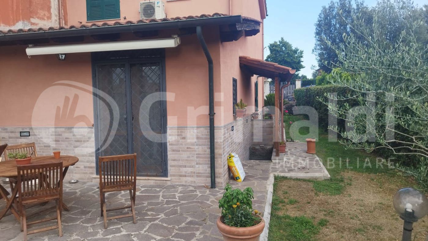 Villa con giardino a Nepi