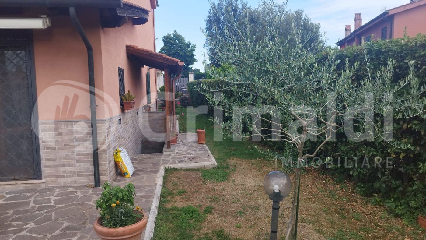 Villa con giardino a Nepi