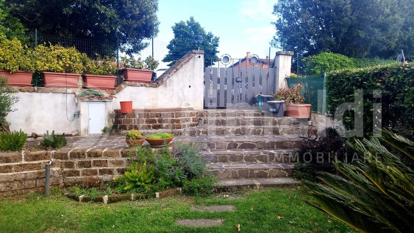 Villa con giardino a Nepi