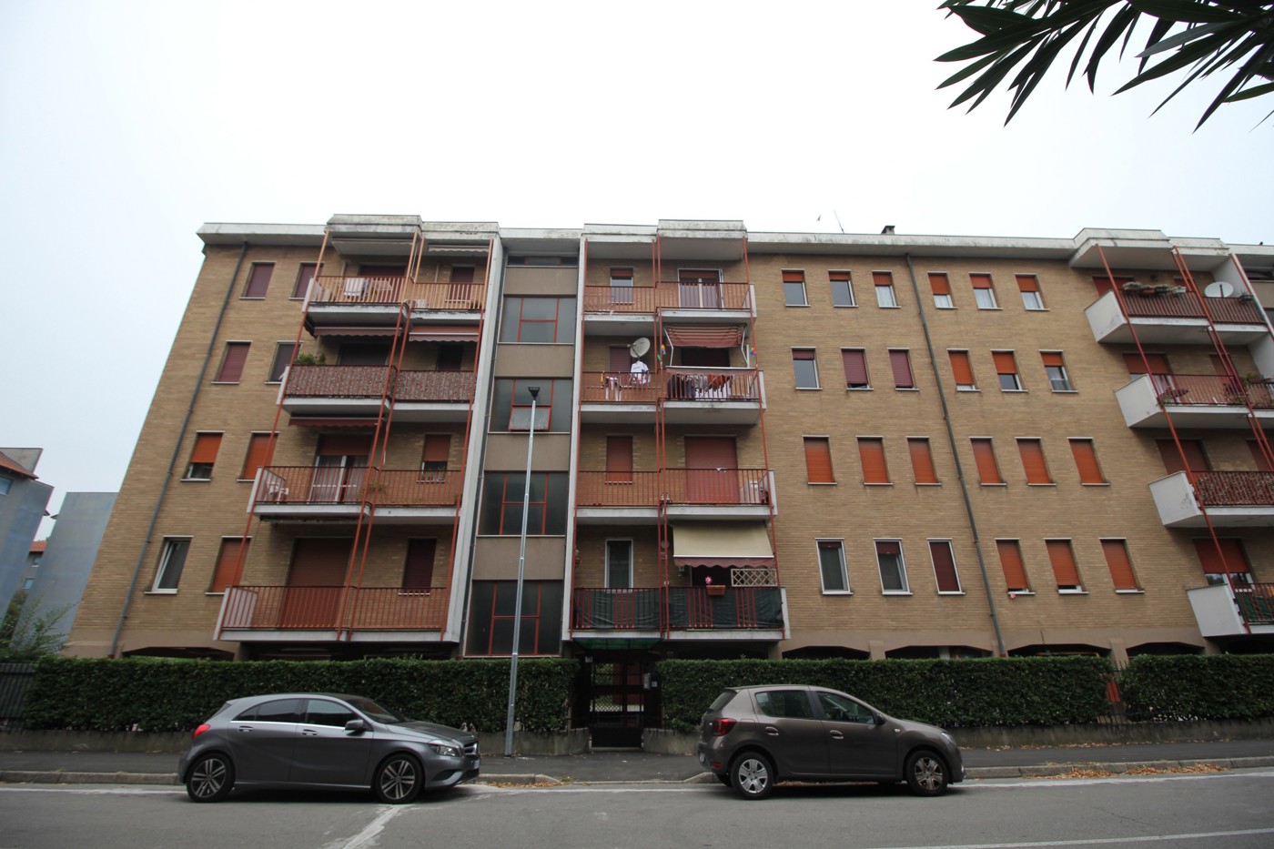 Quadrilocale con box a Legnano