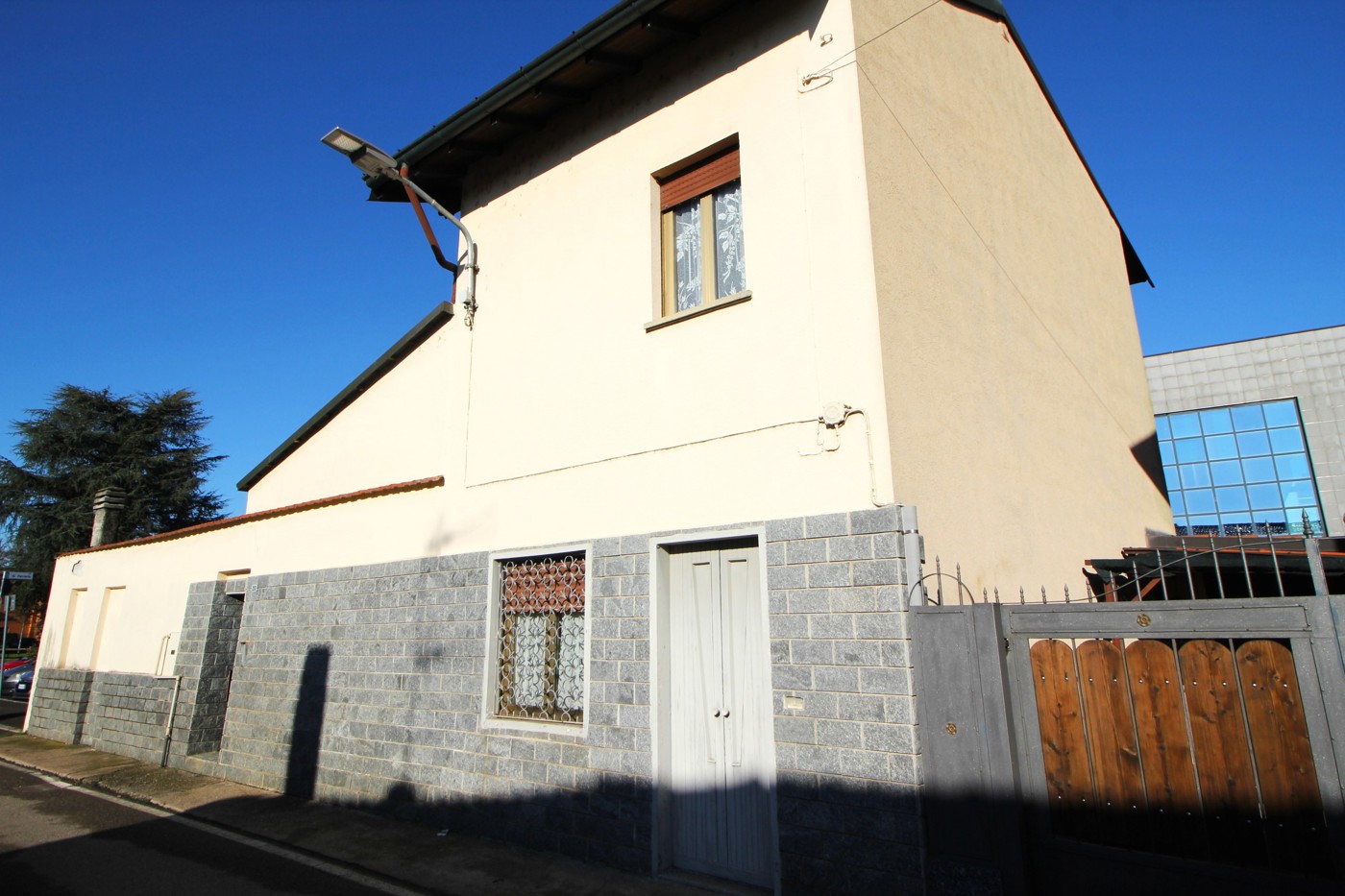 Casa indipendente con giardino a Villa Cortese