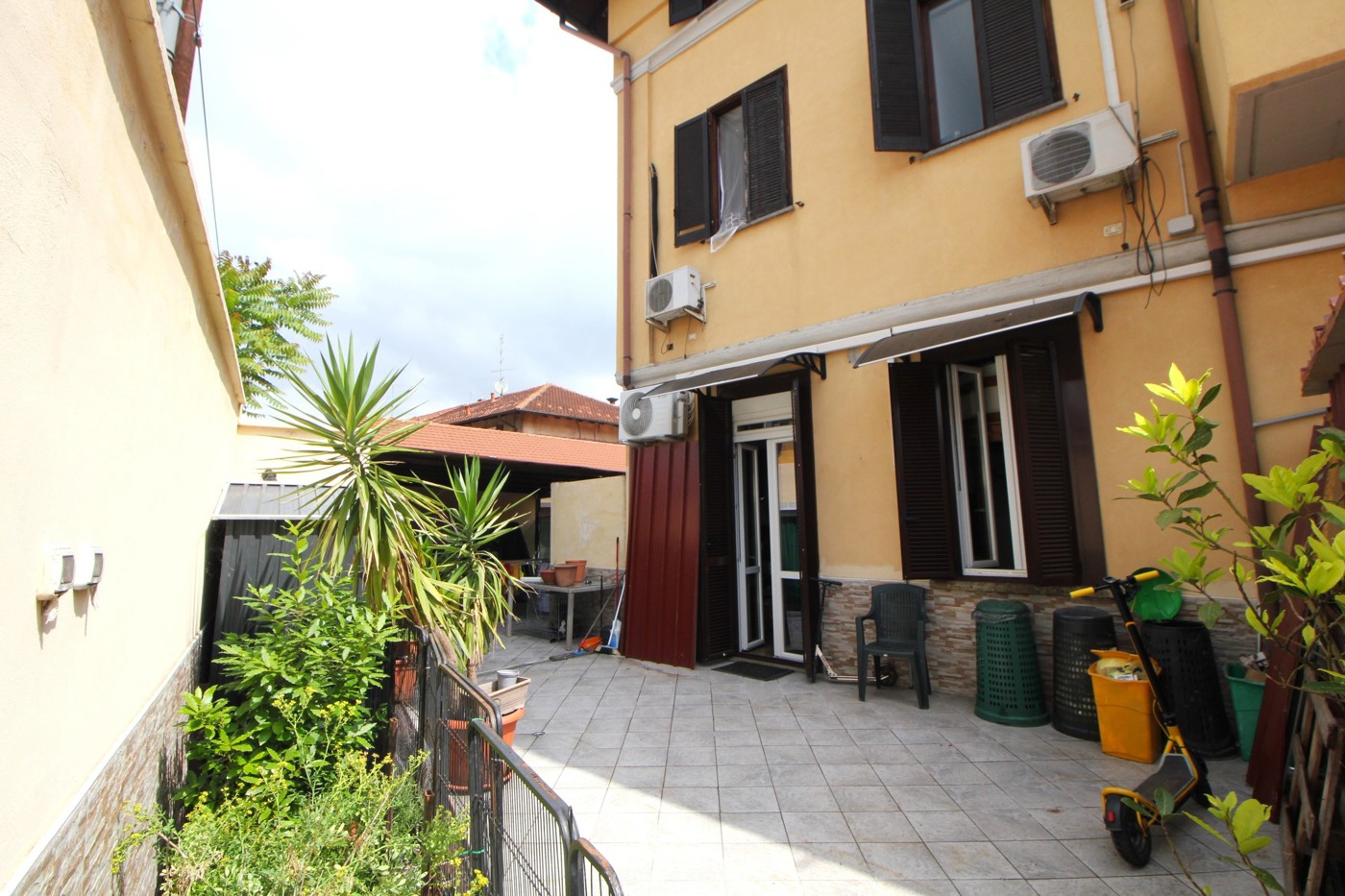 Trilocale con giardino a Legnano