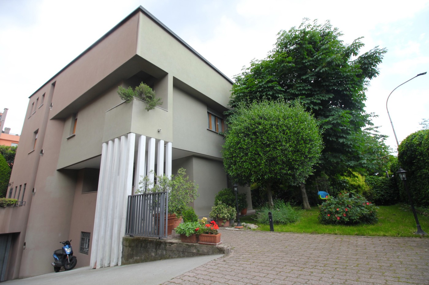 Villa con giardino a Legnano