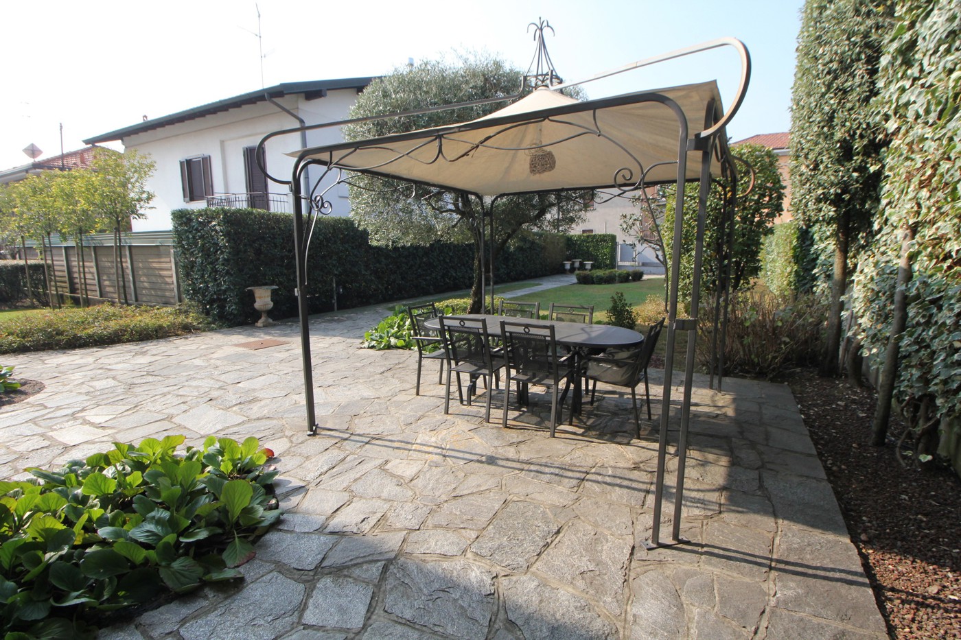 Villa con giardino a Marnate