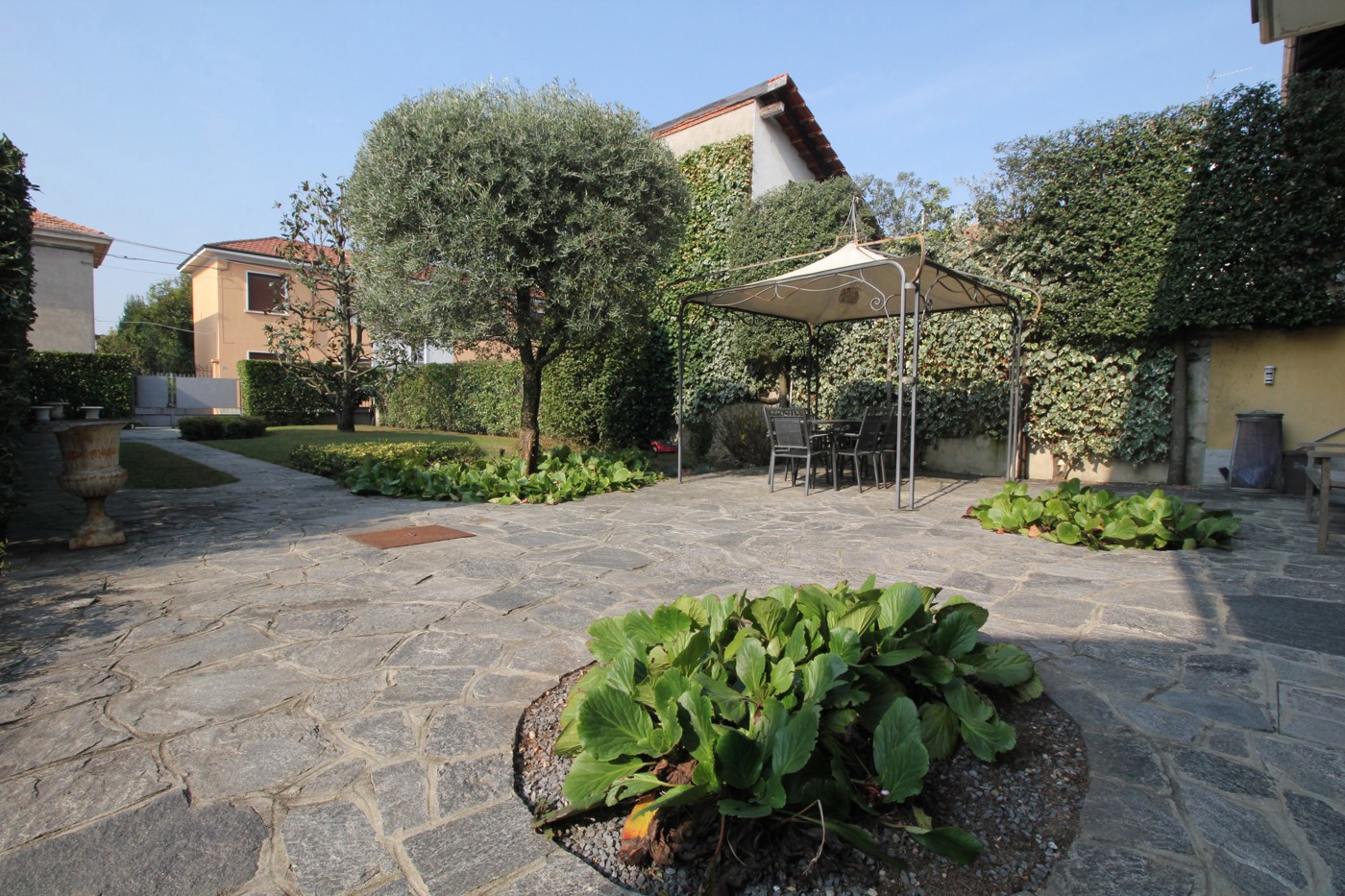 Villa con giardino a Marnate