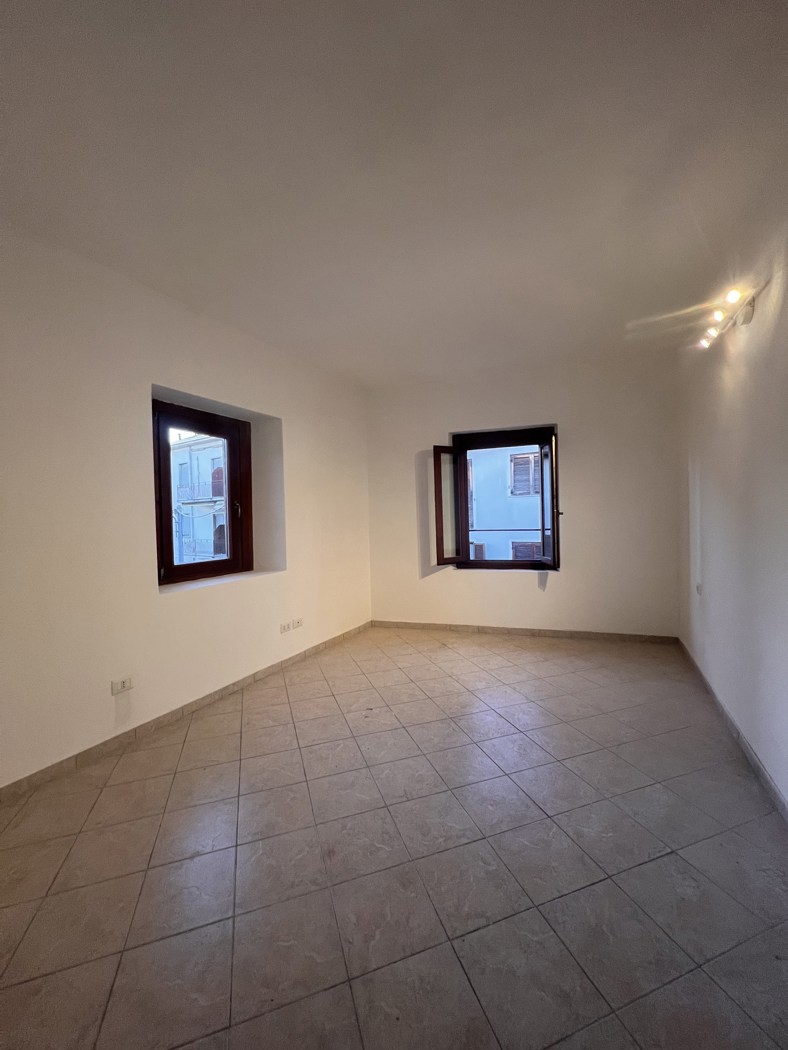 Bilocale con box a Gorla Minore