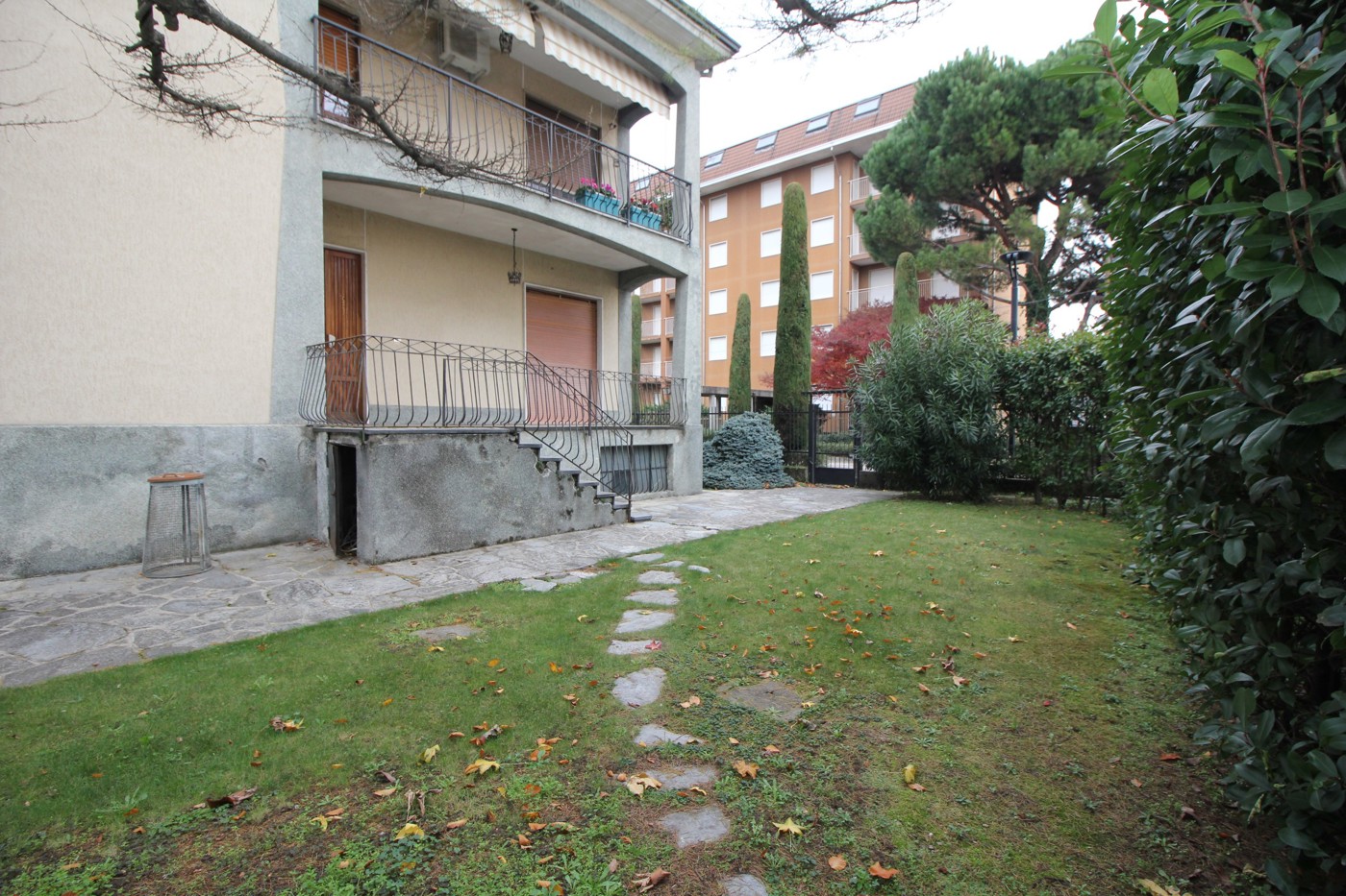Villa Bifamiliare con giardino a Gorla Minore