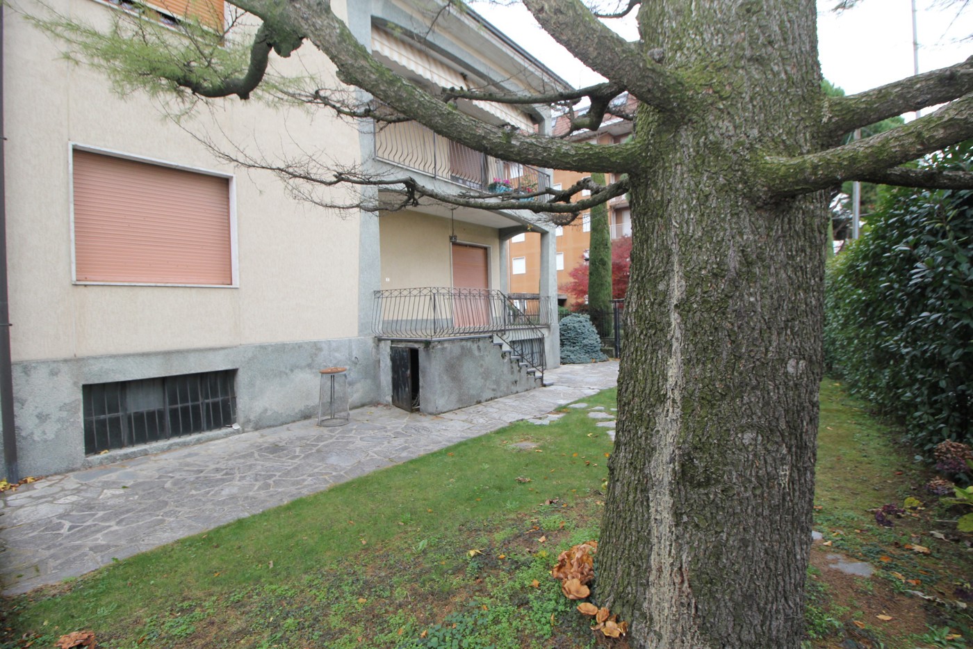 Villa Bifamiliare con giardino a Gorla Minore