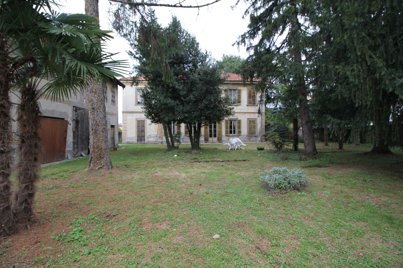 Villa con giardino a Gorla Minore