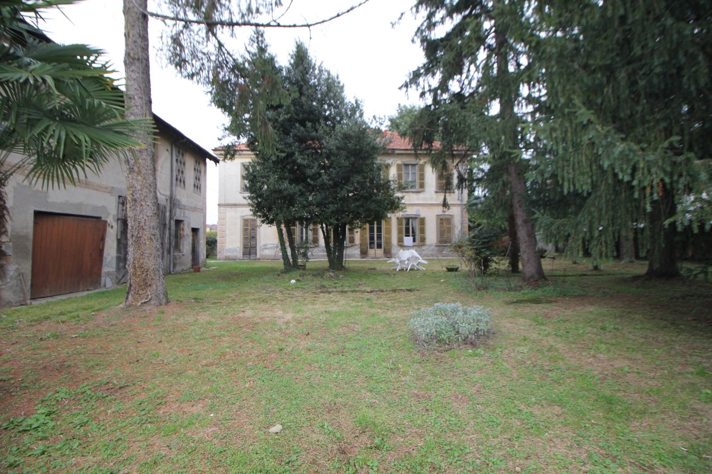 Villa con giardino a Gorla Minore