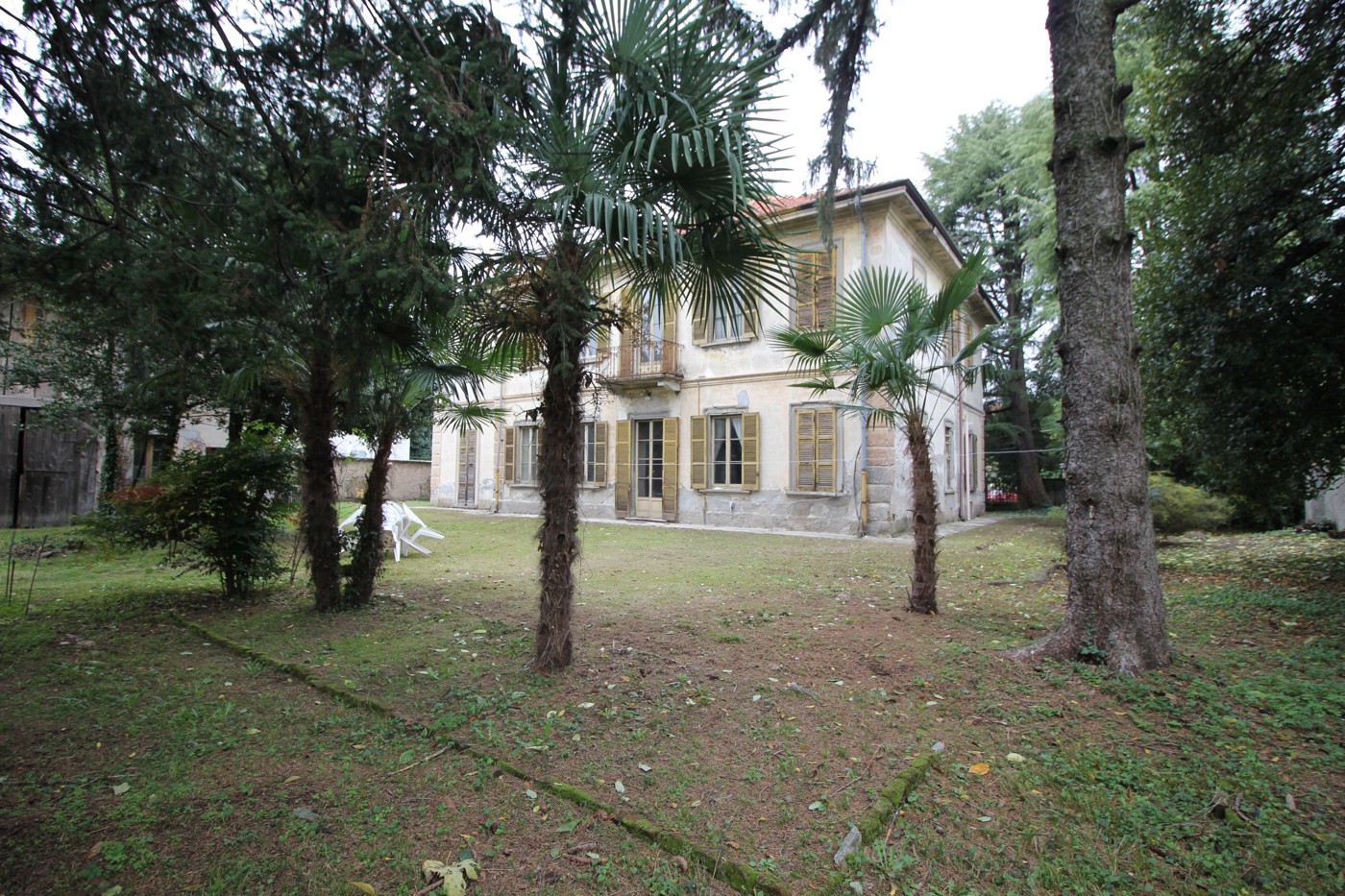 Villa con giardino a Gorla Minore