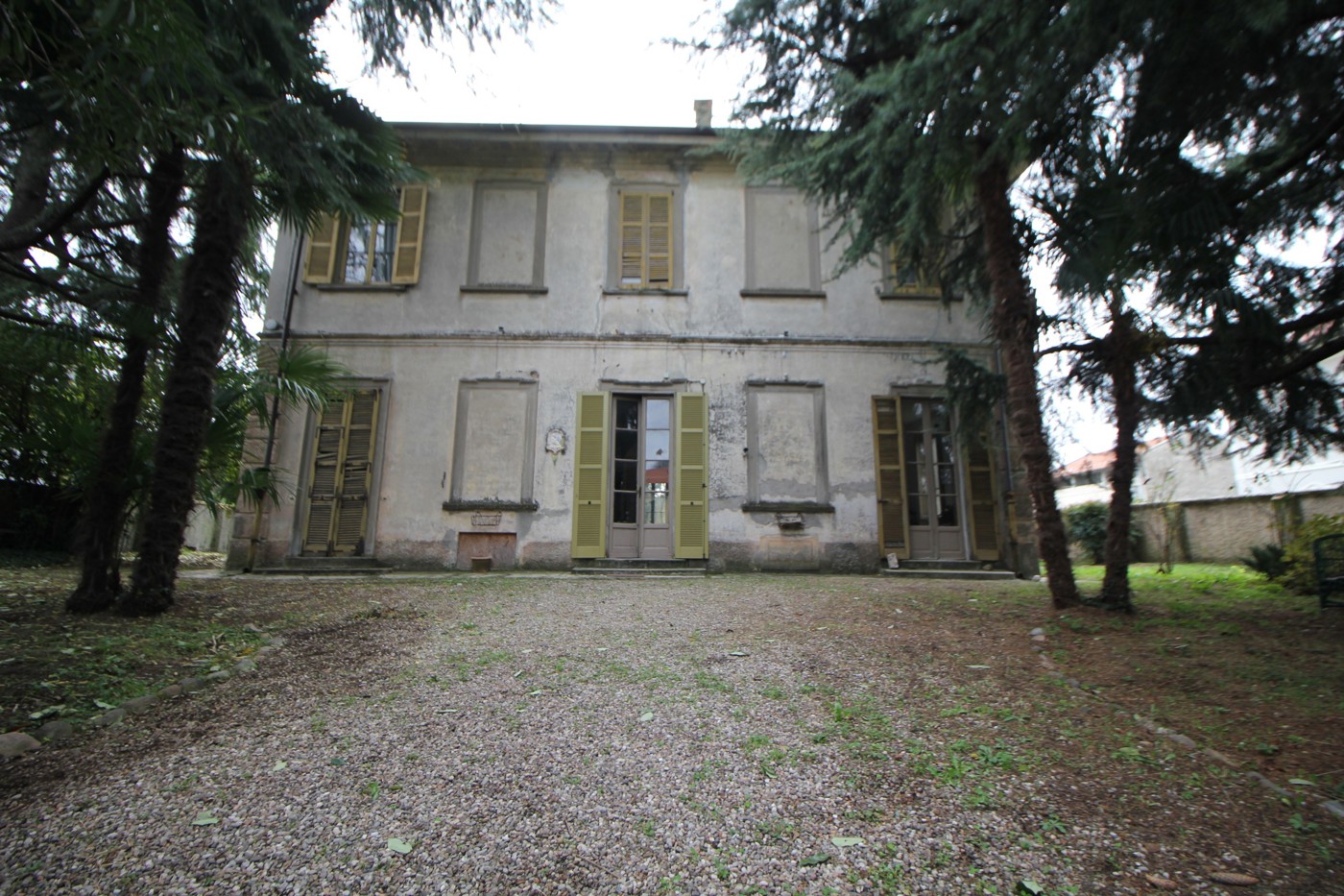 Villa con giardino a Gorla Minore