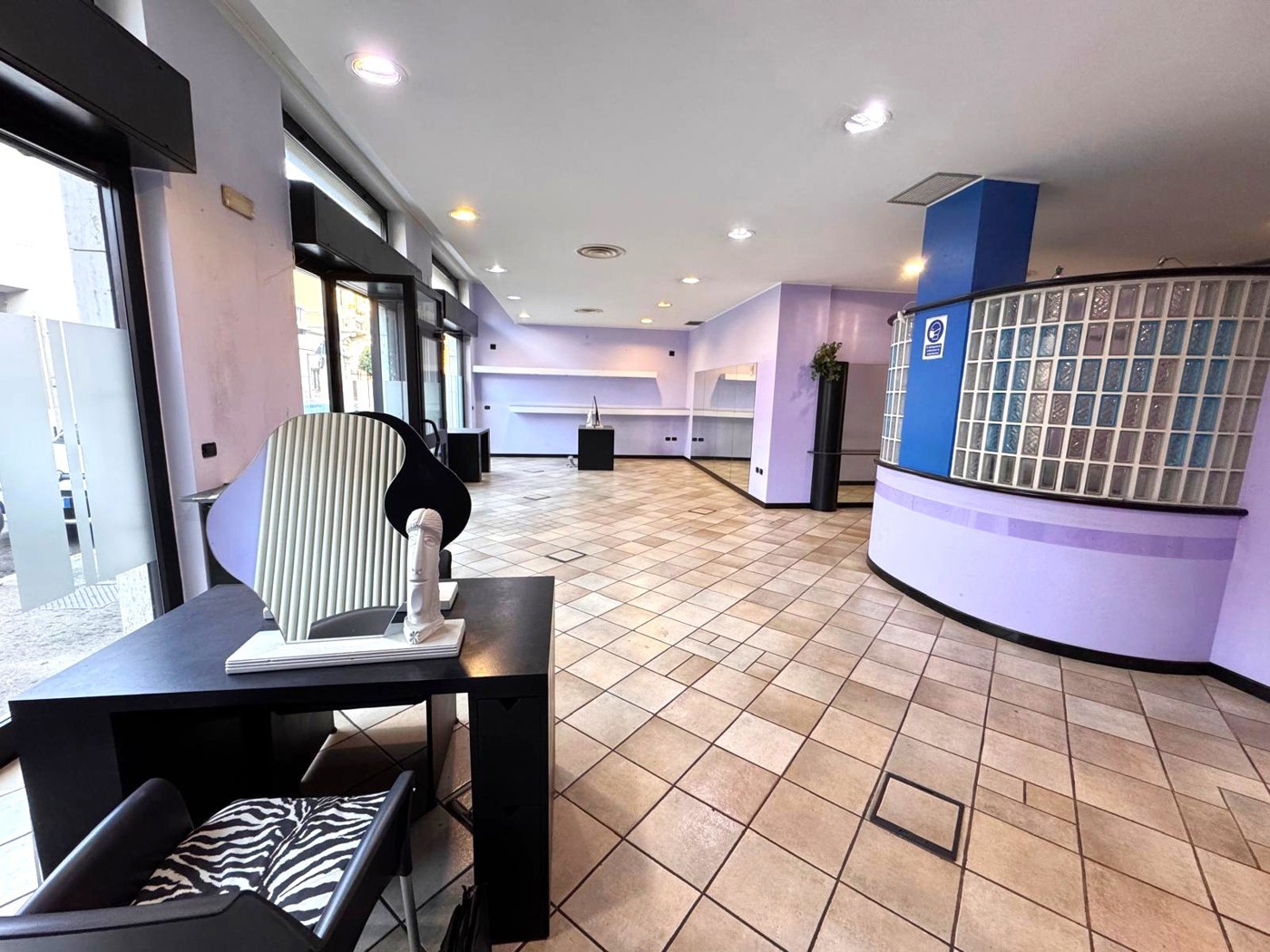 Negozio in vendita a Legnano