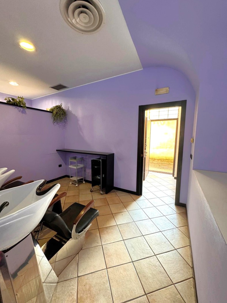 Negozio in vendita a Legnano