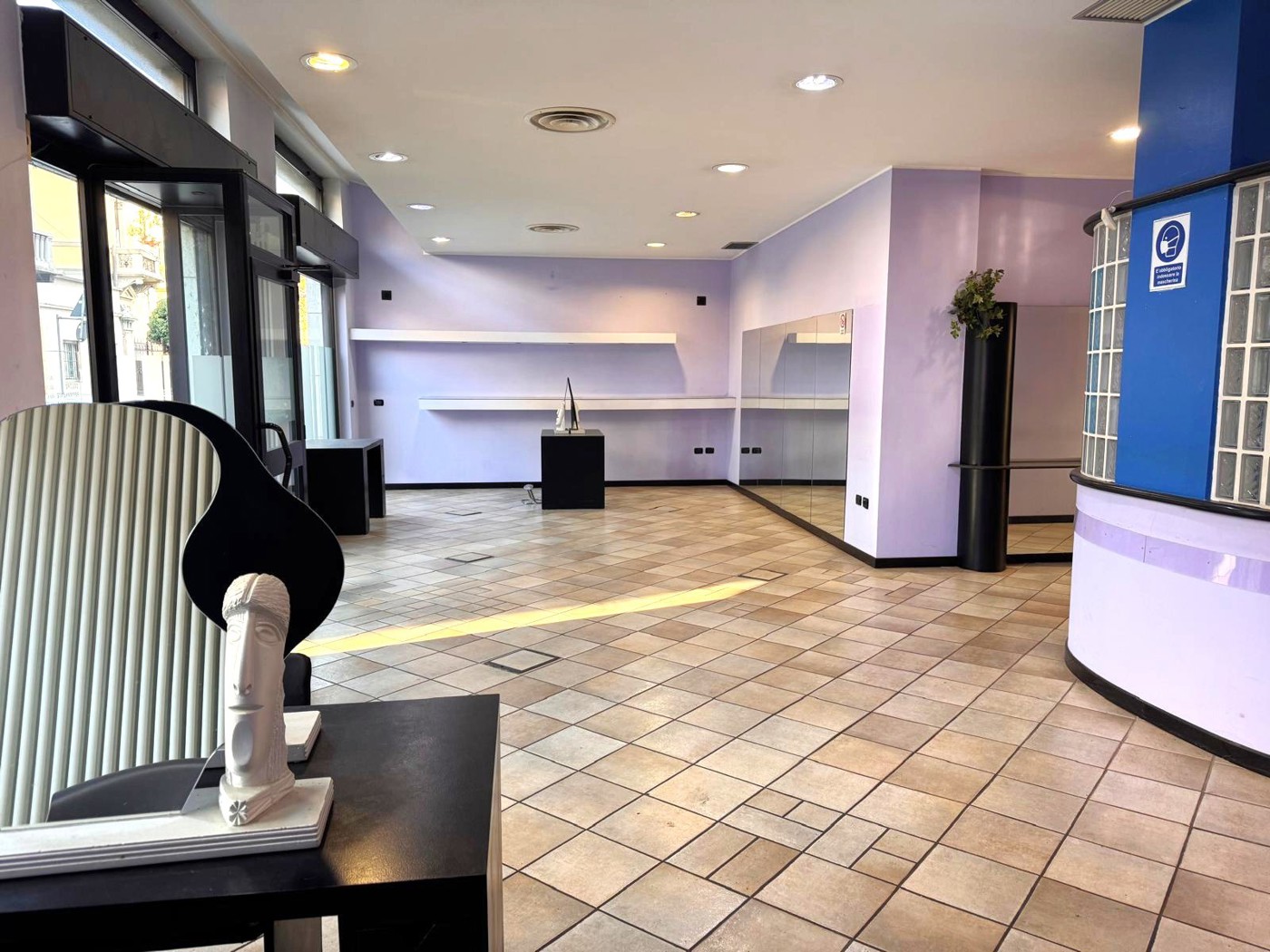 Negozio in vendita a Legnano