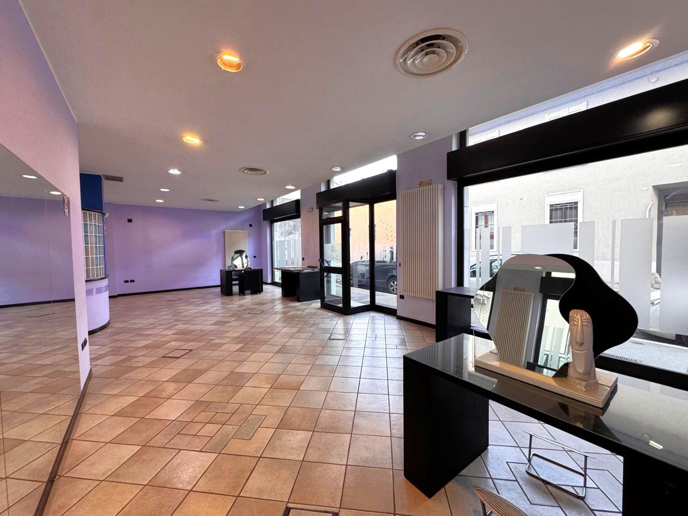 Negozio in vendita a Legnano