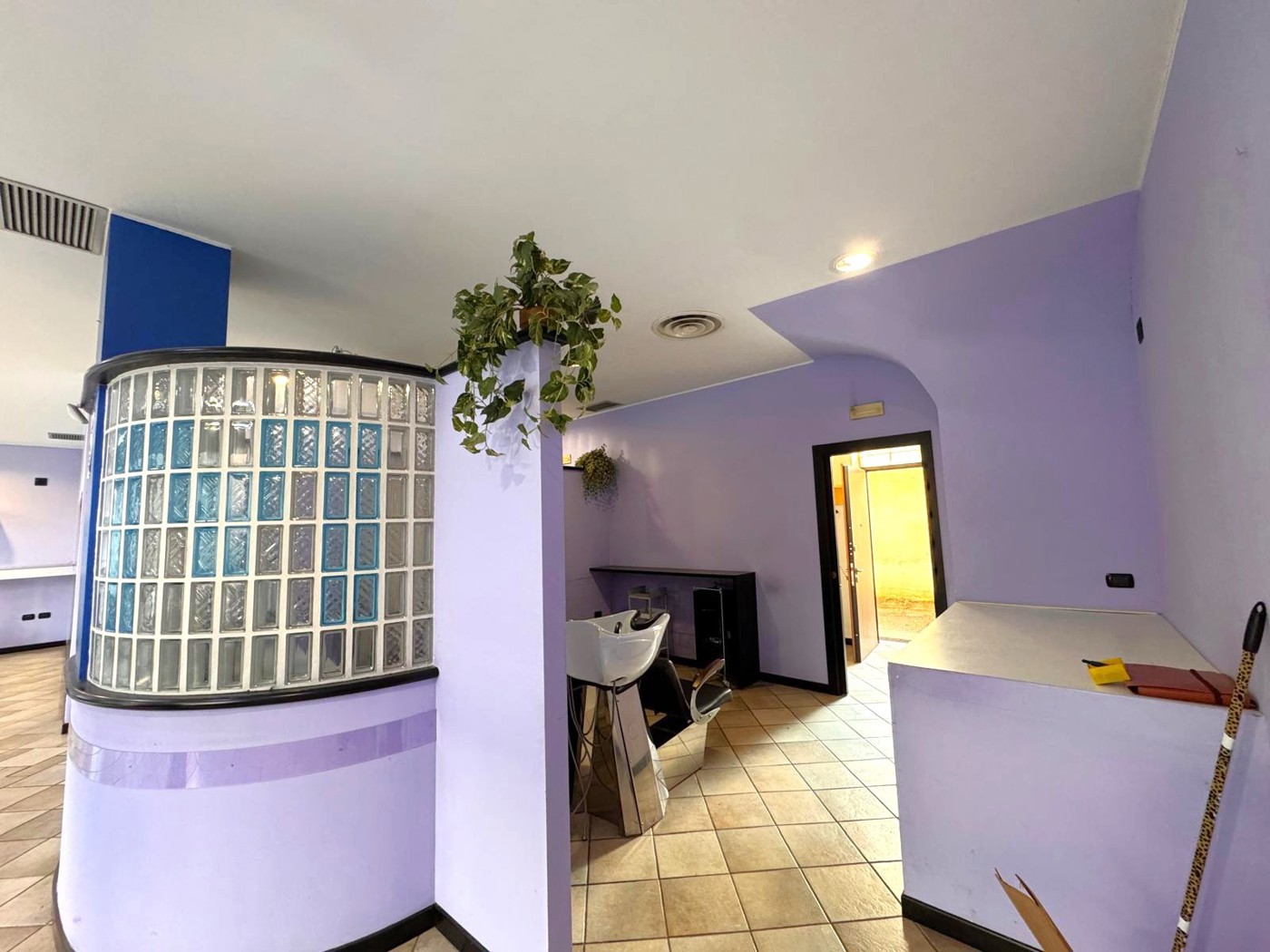 Negozio in vendita a Legnano