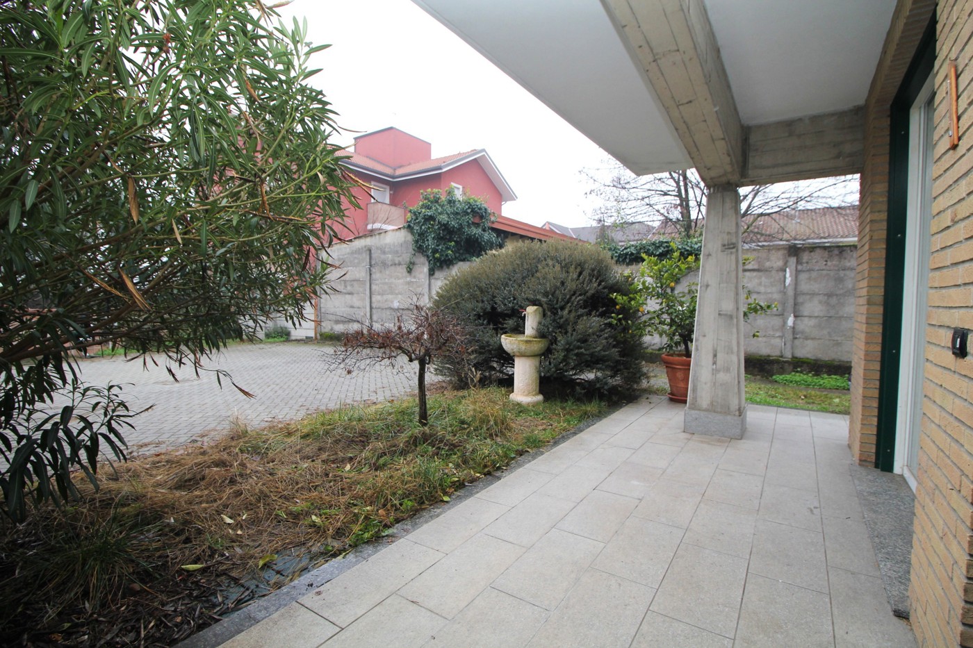 Villa con box doppio a Rescaldina