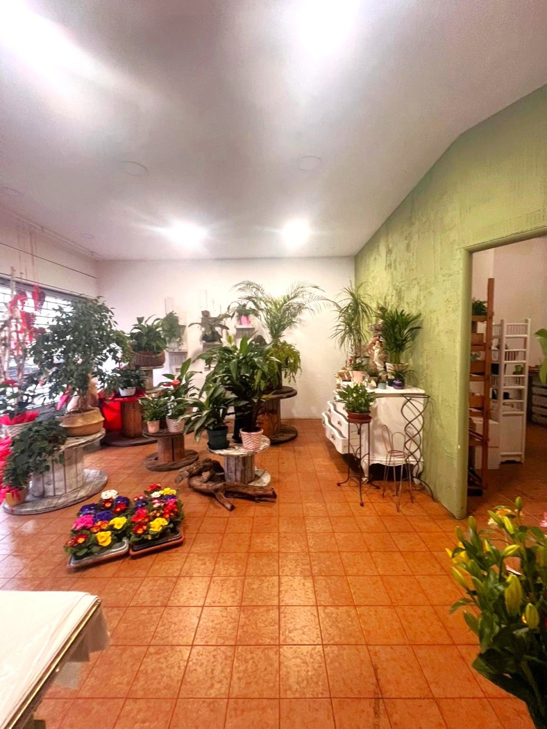 Negozio in vendita a Gorla Minore