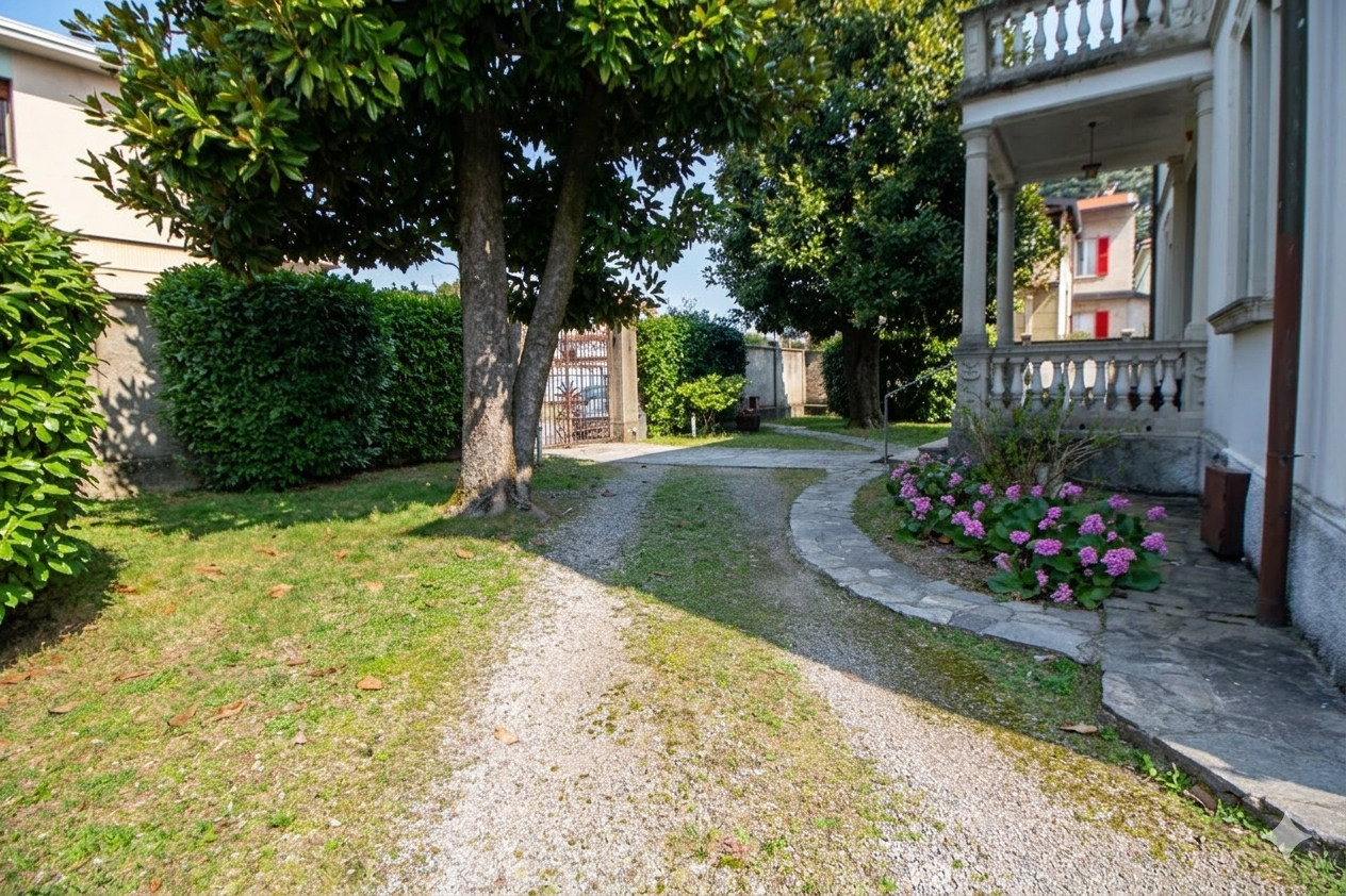 Villa in vendita a Gorla Minore