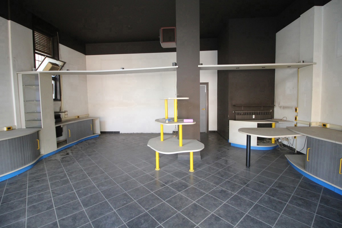 Negozio in vendita a Fagnano Olona